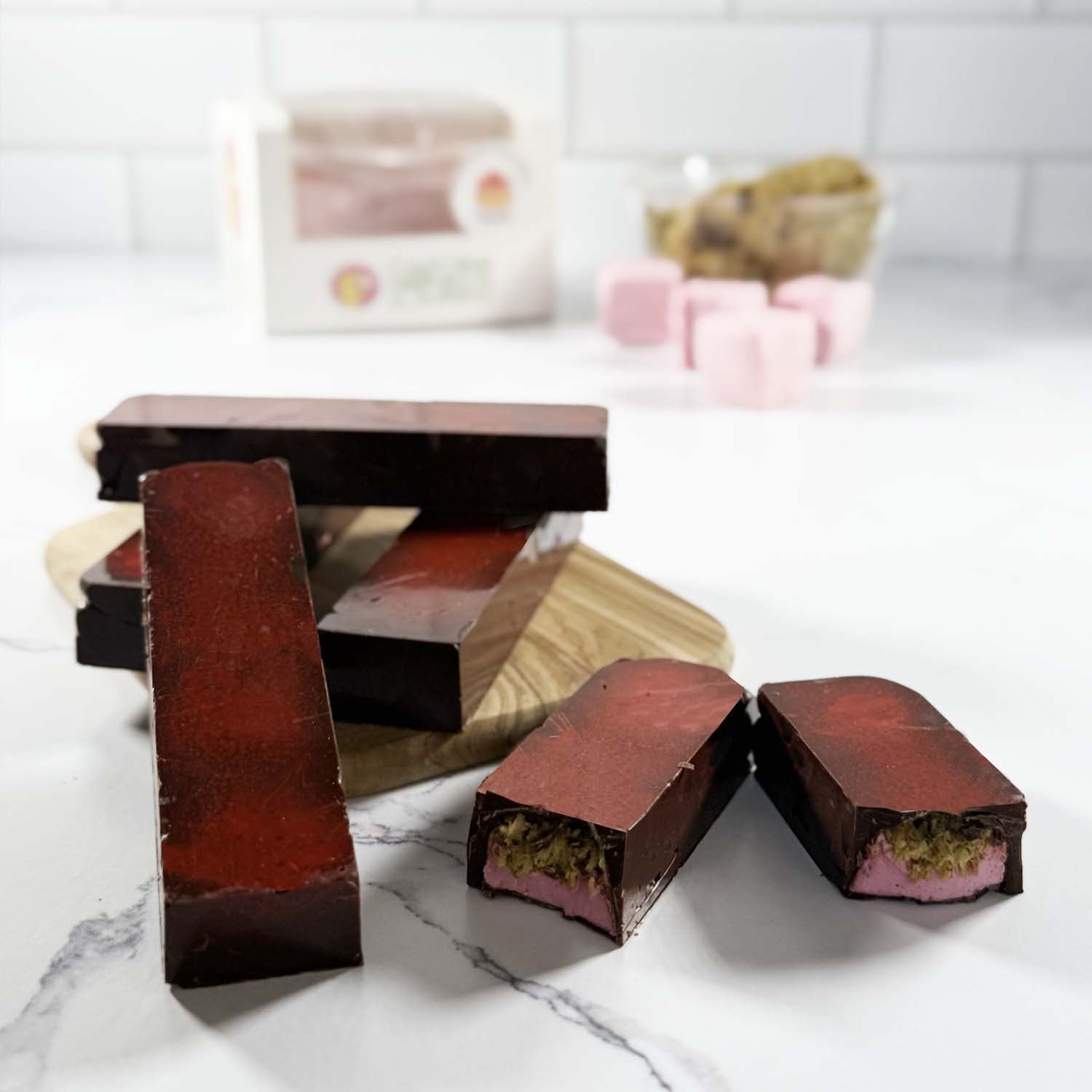 STRAWBERRY DUBAI CHOCOLATE BAR image 0
